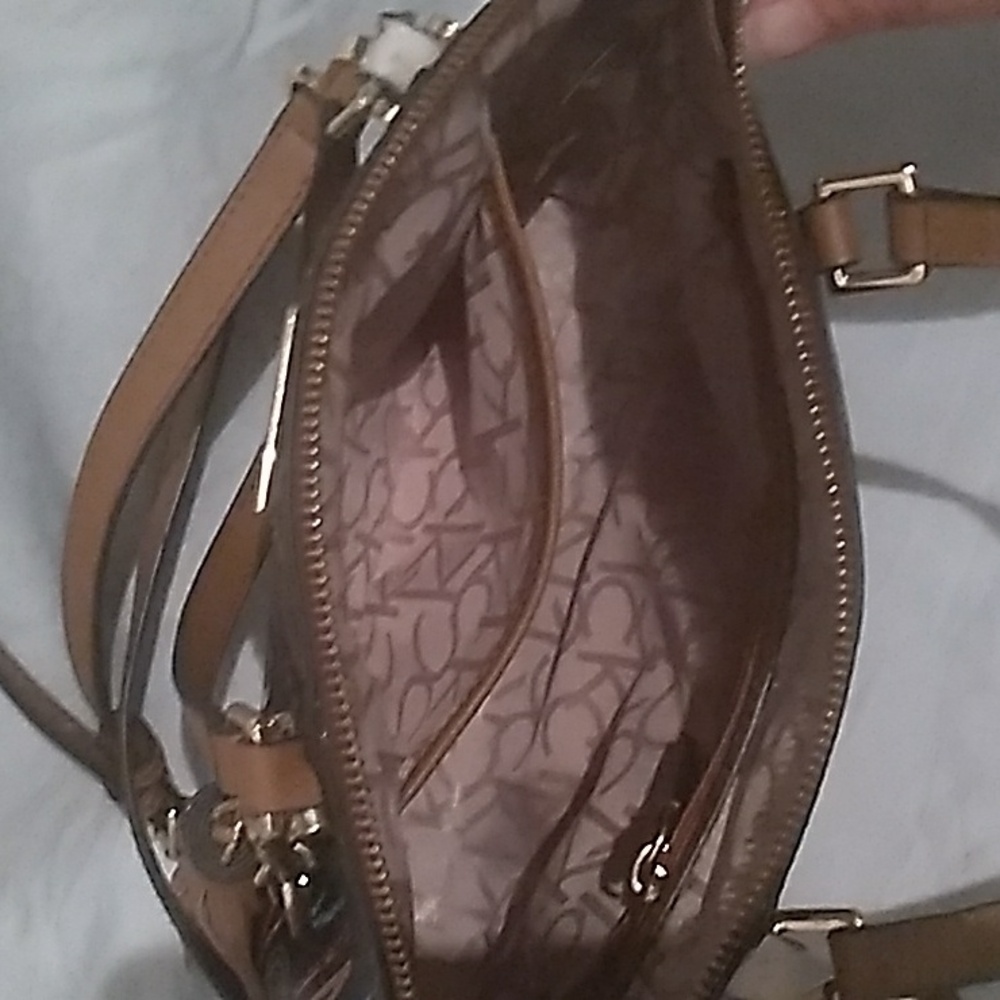 Calvin Klein Bag with Dark Background and Monogram Print (L1) - Picture 12 of 14